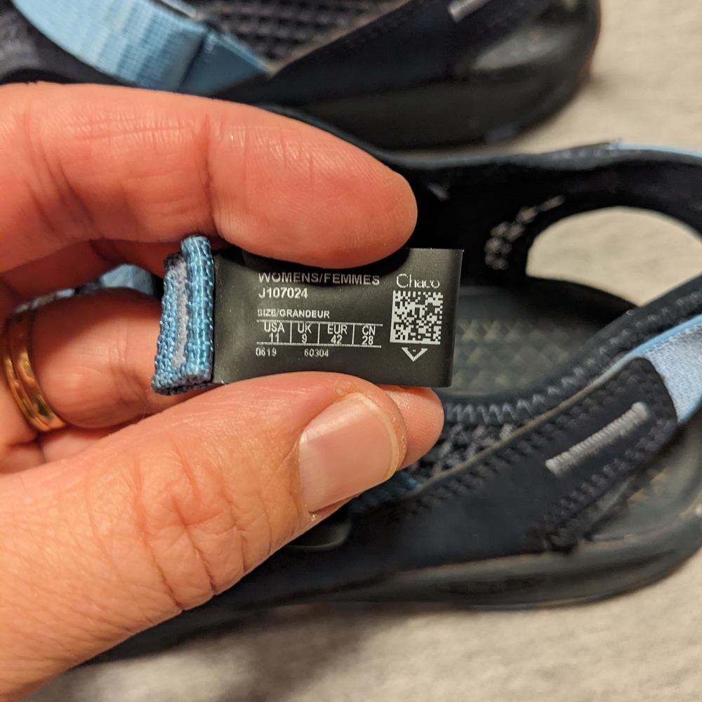 Chaco Women's Sandals in Navy And Sky Blues - Picture 2 of 6